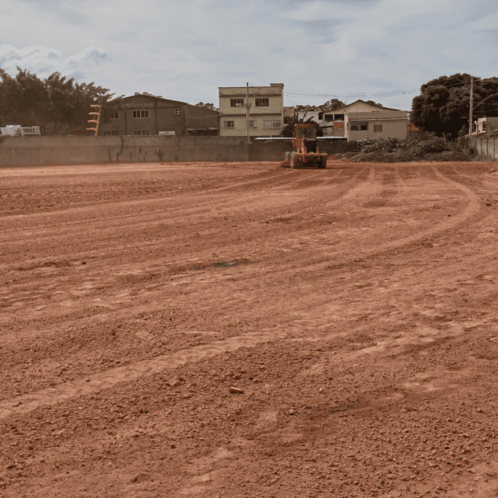 Serviço de terraplanagem em terreno no Espírito Santo